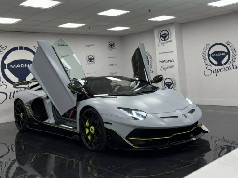 Lamborghini Aventador SVJ Roadster