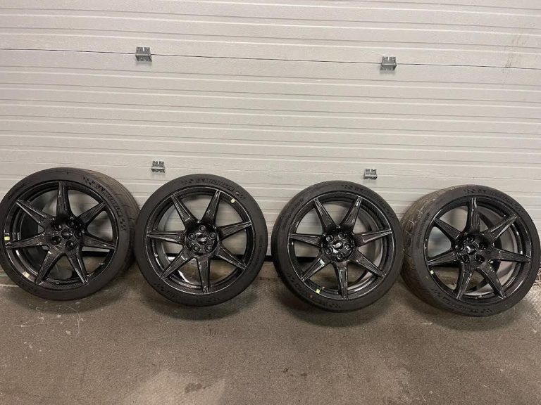 2022 Shelby GT500 Carbon Fiber Wheels and tires
