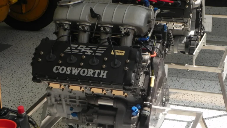 Ford-Cosworth DFX Indy V8 Engine