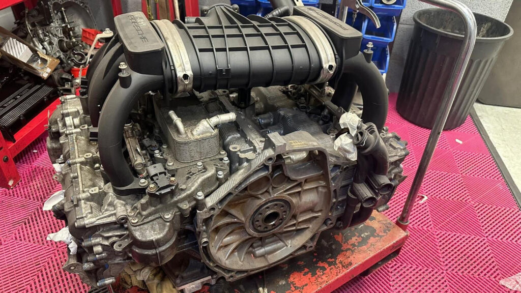 Porsche 997.2 3.8s engine