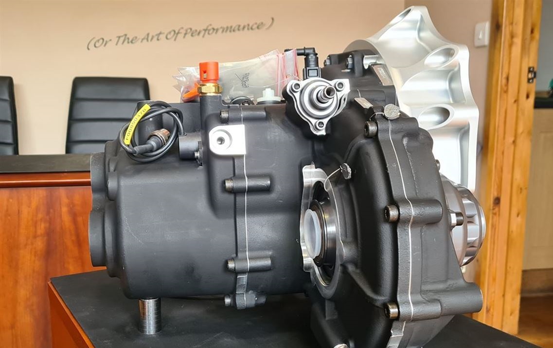 SADEV ST82-14 Gearbox with oil pump – NEW
