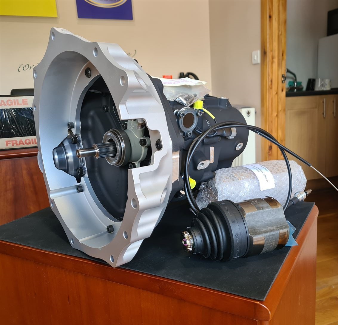 SADEV ST82-14 Gearbox with oil pump – NEW