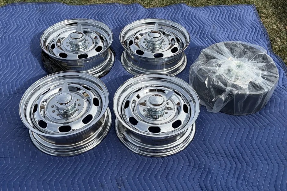 15×5.5″ Rudge-Style Knock-Off Wheels for Porsche 356
