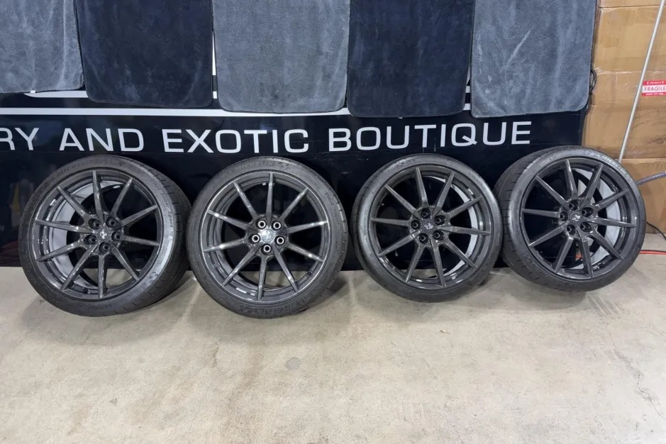 20×9″ and 20×11″ Carbon-Fiber Wheels for Ferrari