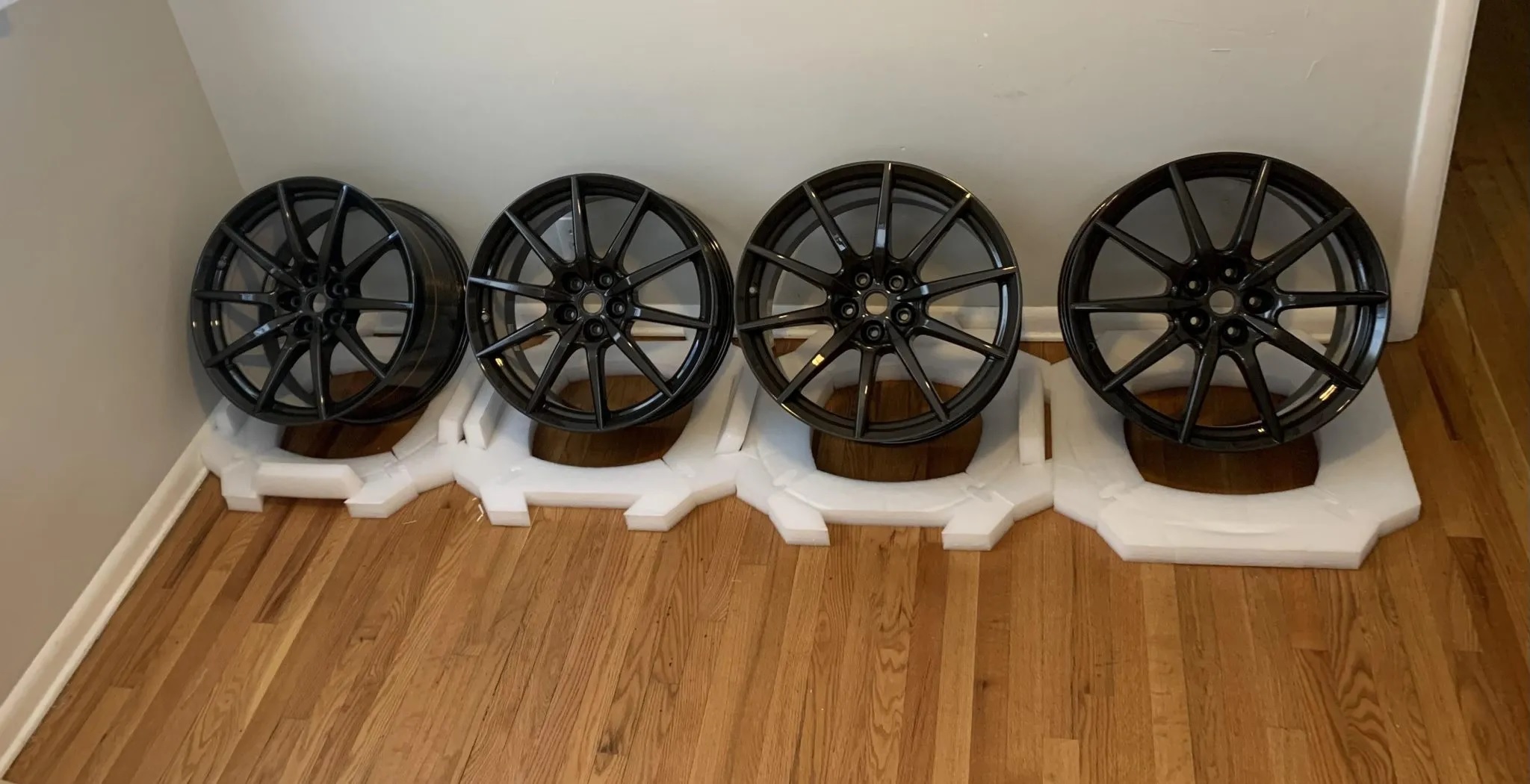 20×9″ and 20×11″ Carbon-Fiber Wheels for Ferrari 488 Pista