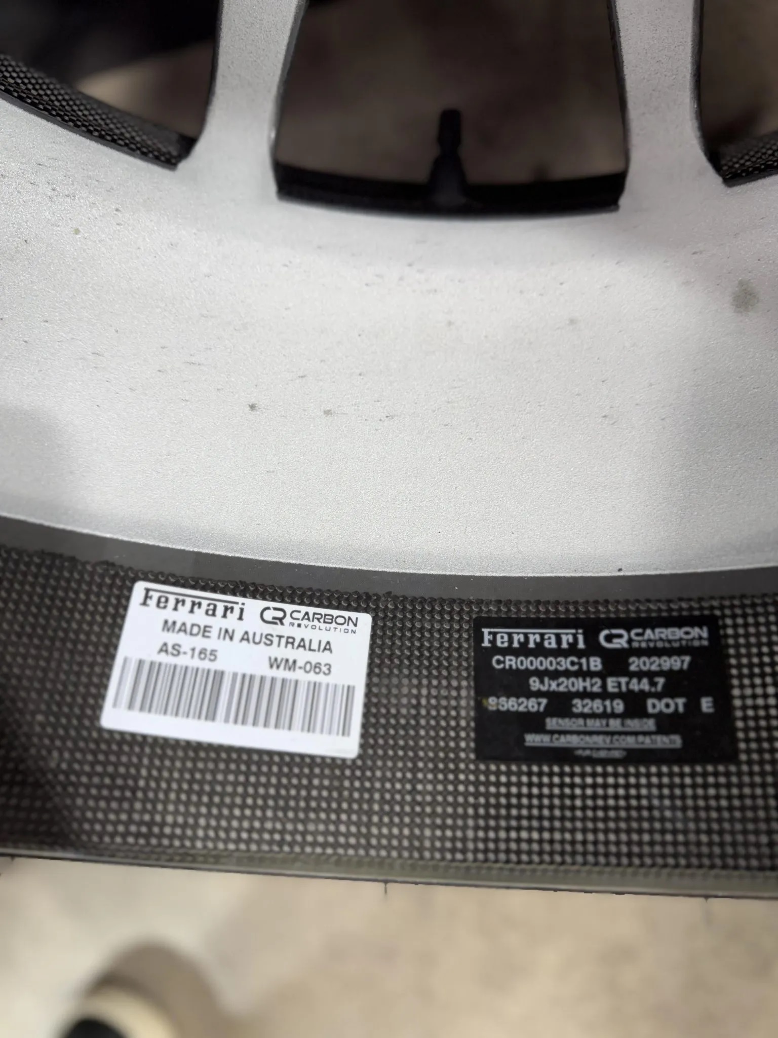 20×9″ and 20×11″ Carbon-Fiber Wheels for Ferrari