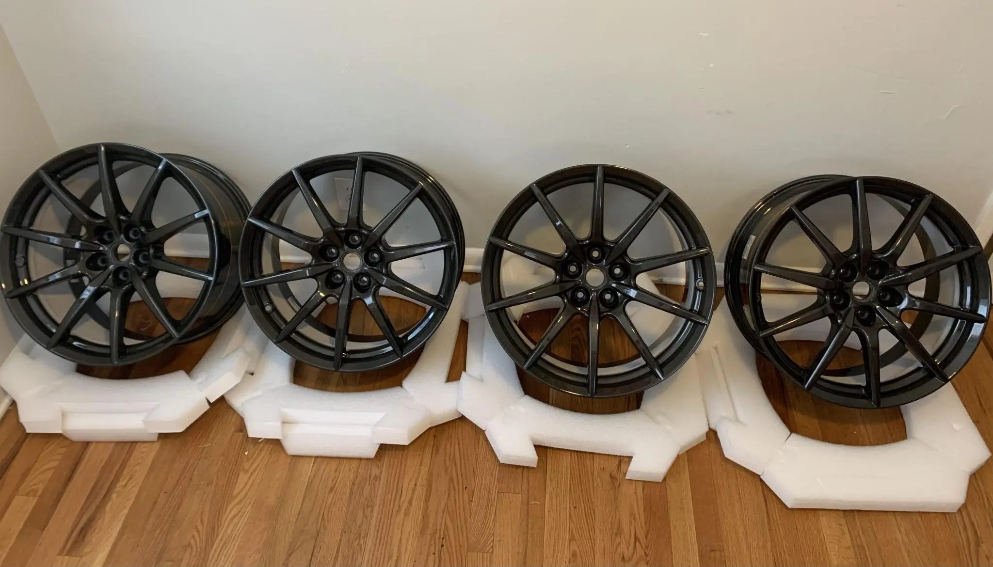 20×9″ and 20×11″ Carbon-Fiber Wheels for Ferrari 488 Pista