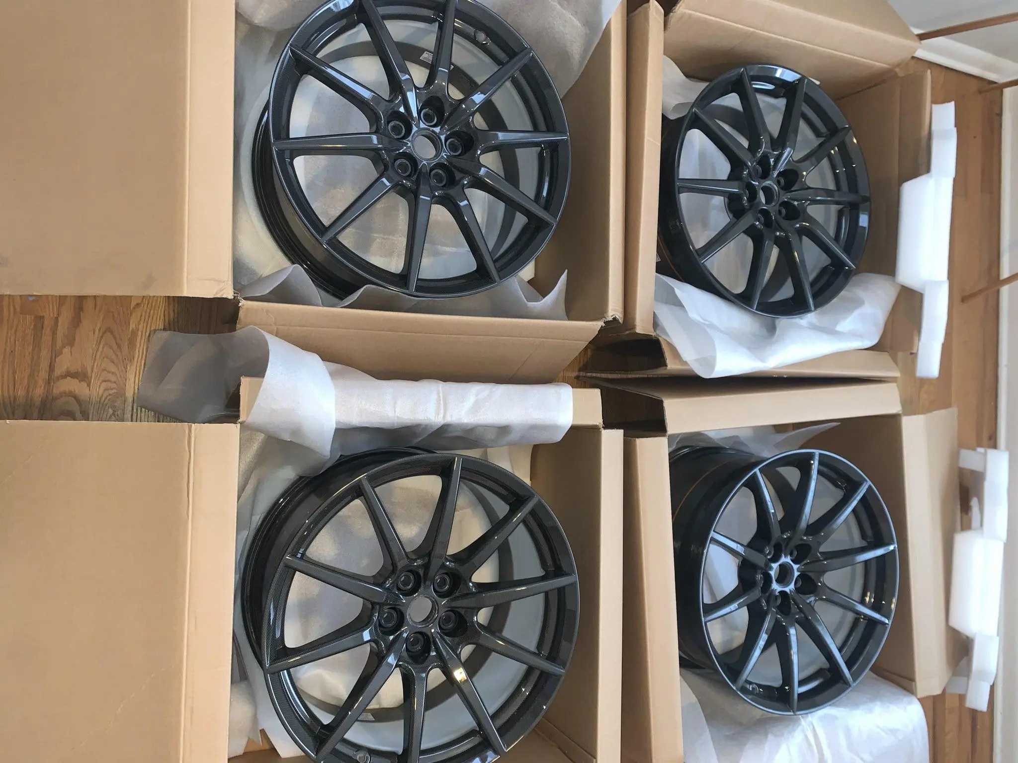 20×9″ and 20×11″ Carbon-Fiber Wheels for Ferrari 488 Pista