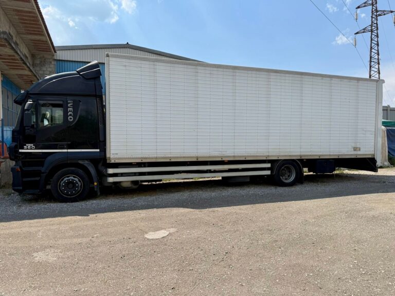 Camion Iveco Stralis per trasporto 4 auto