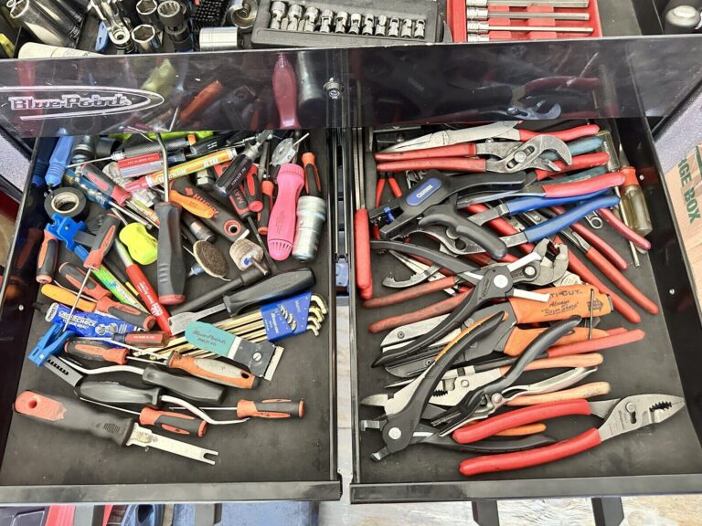 Snap-On tools Epiq 84 with all the tools. Shop Equipment as well