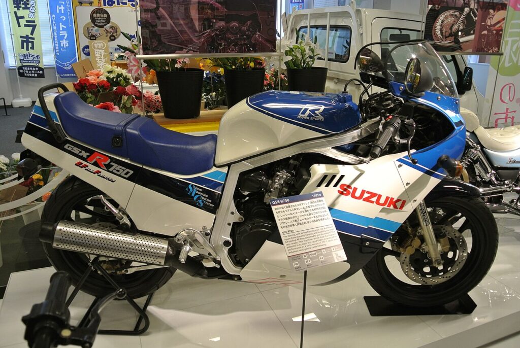 Suzuki GSX-R750 (race)