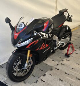Aprilia RSV4 (race)