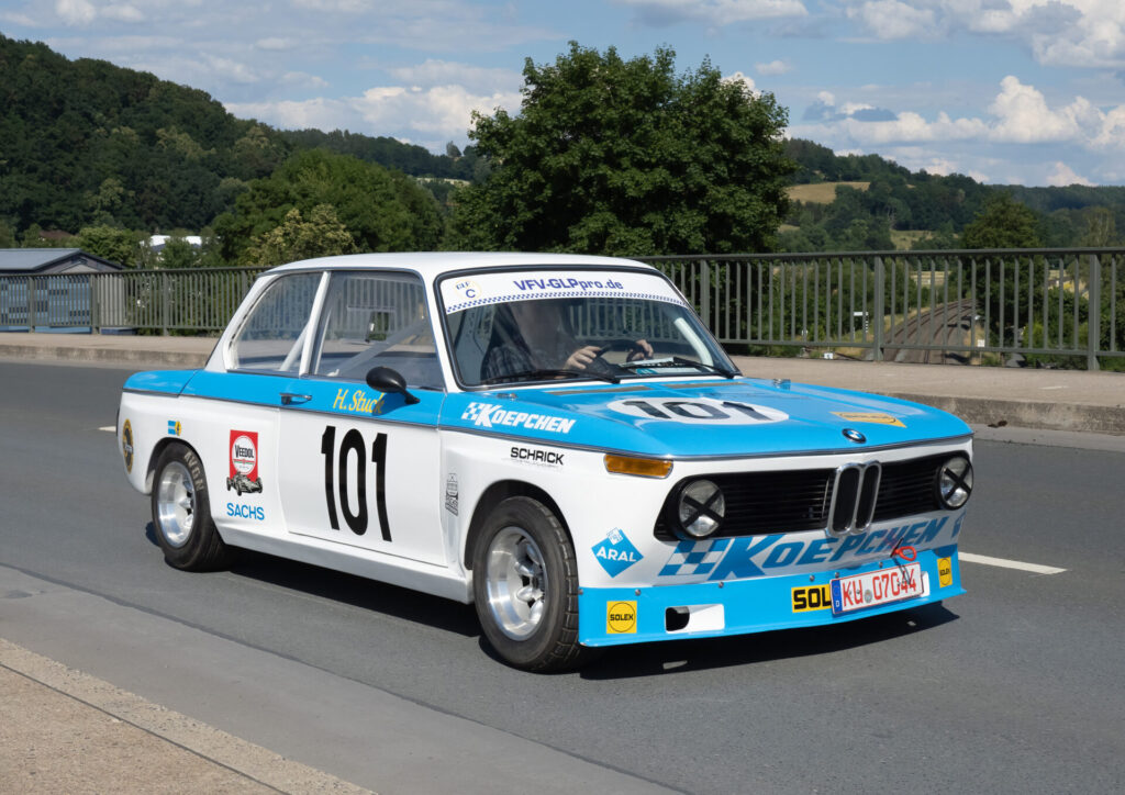 BMW 2002 (historic race)