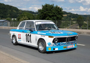 BMW 2002 (historic race)