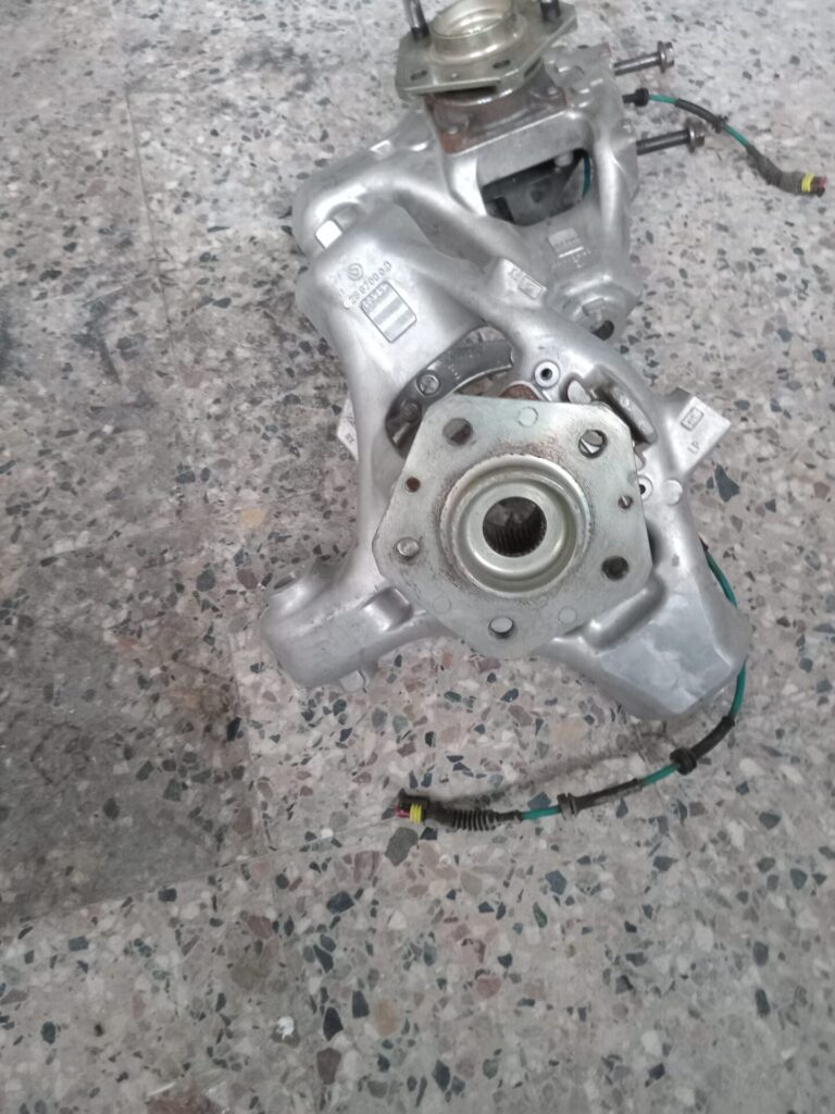 Fuselli ,mozzo concuscinetti Ferrari 599 anteriori più posteriori.