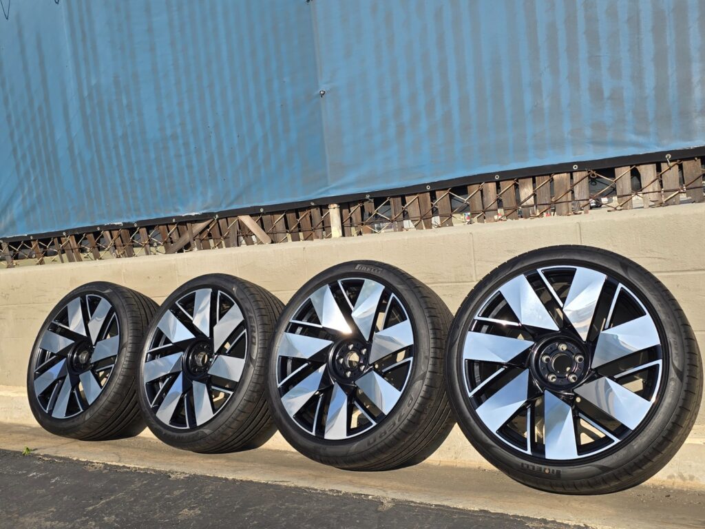 23" Rolls Royce Cullinan OEM factory wheels & tires