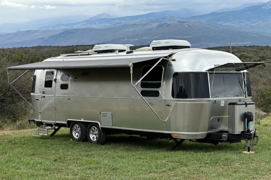 2019 Airstream Flying Cloud 27FB Travel Trailer